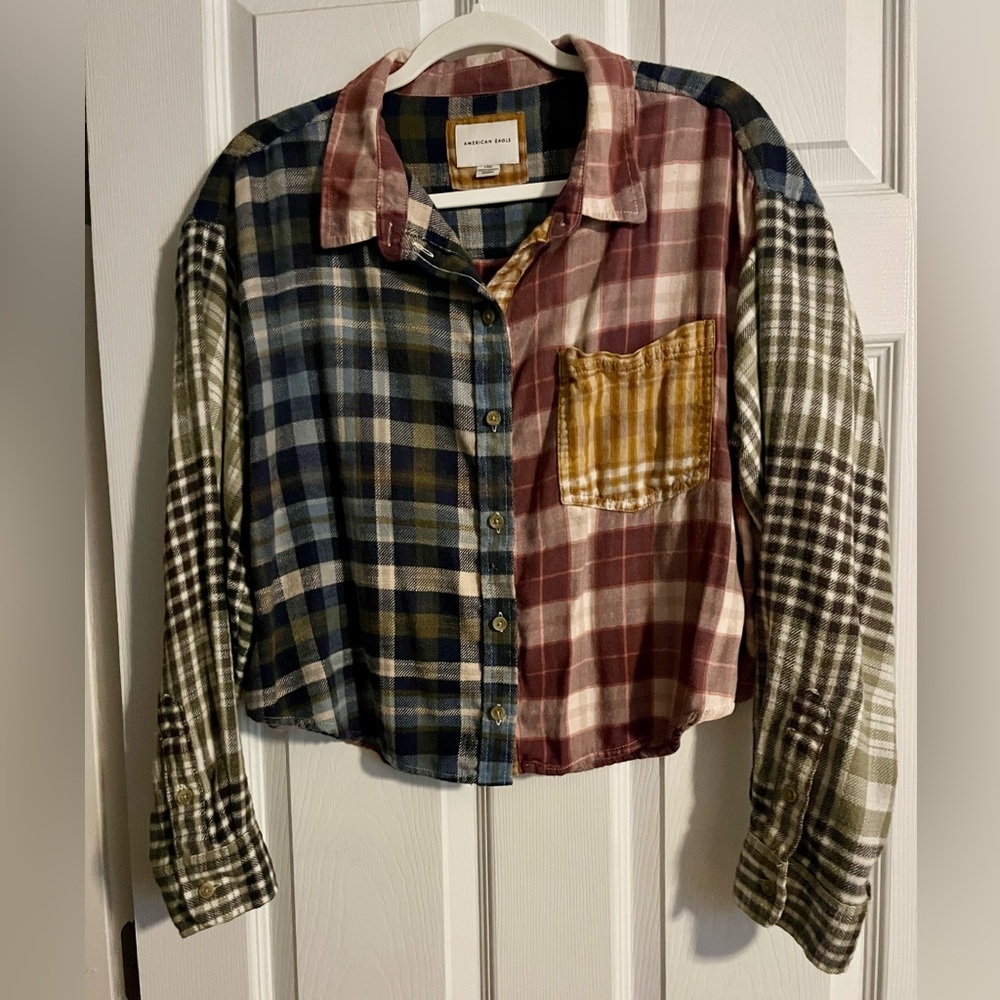 American Eagle Multicolor Plaid Button-Up crop shirt
